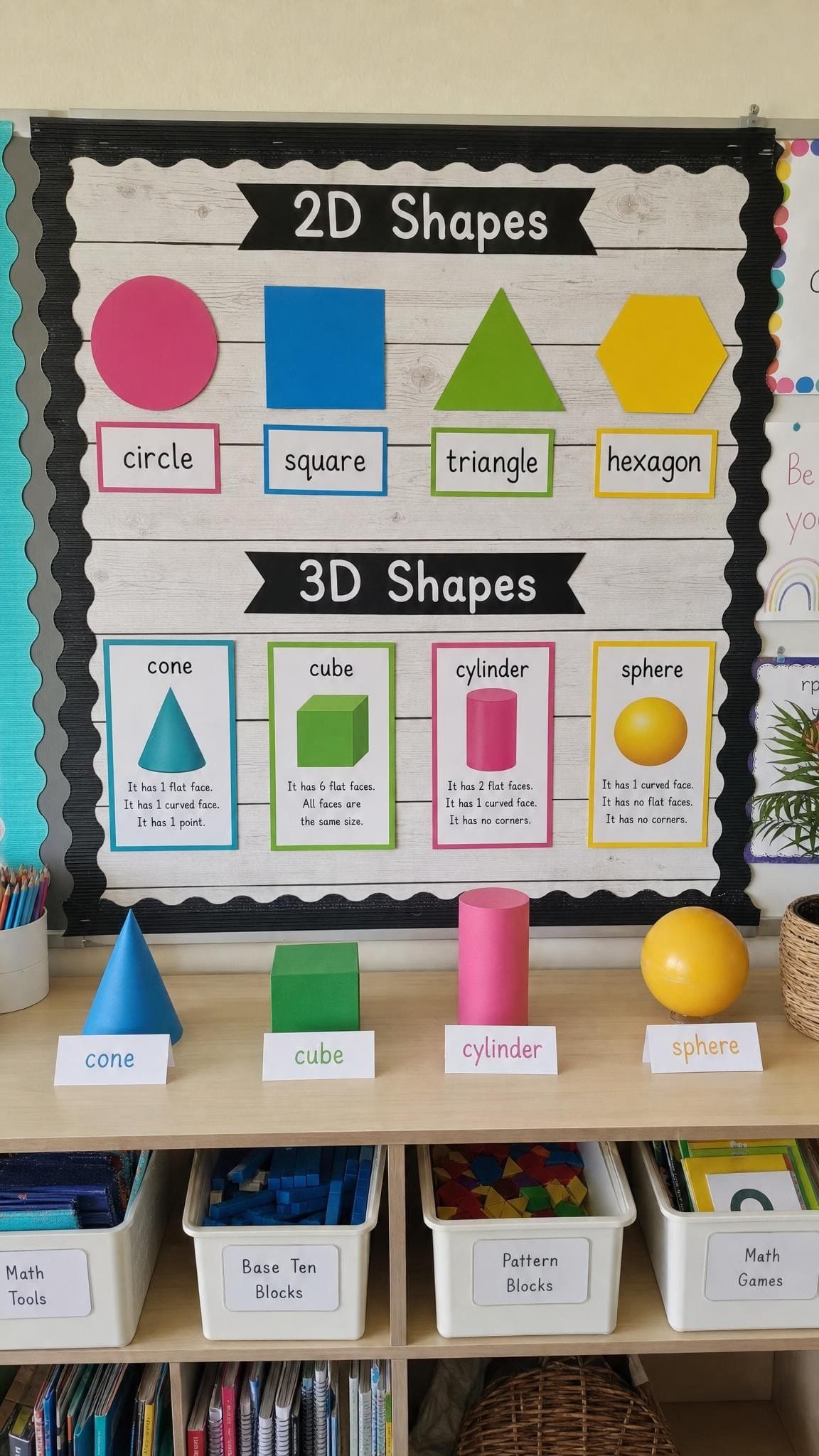 Shape display with labelled 2D paper shapes and real 3D objects